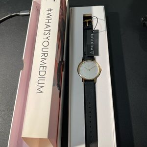 New Medium brand ladies (or men’s) watch